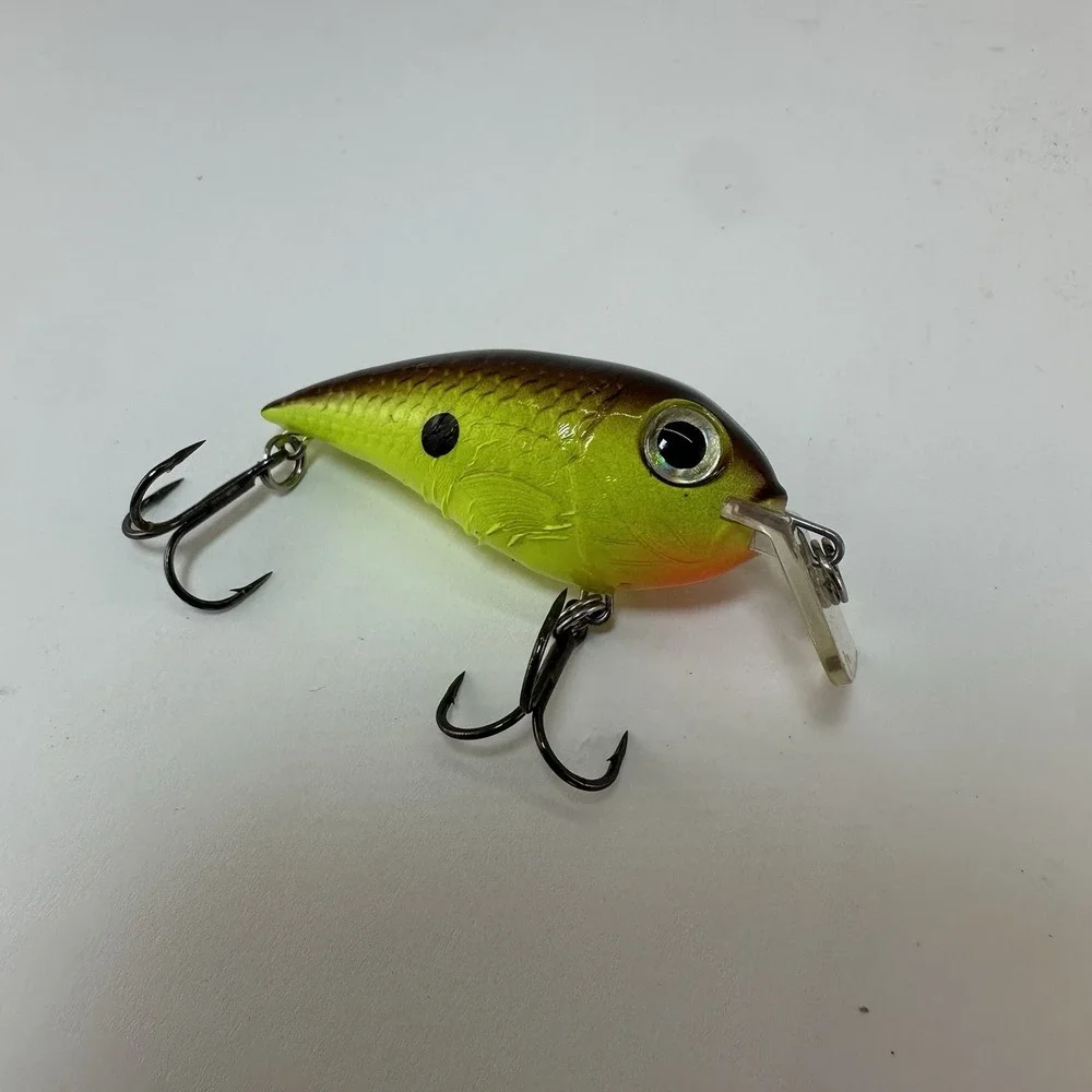 Bomber Fat Free Shad Crankbait Chartreuse Black Spot Bass Fishing Lure